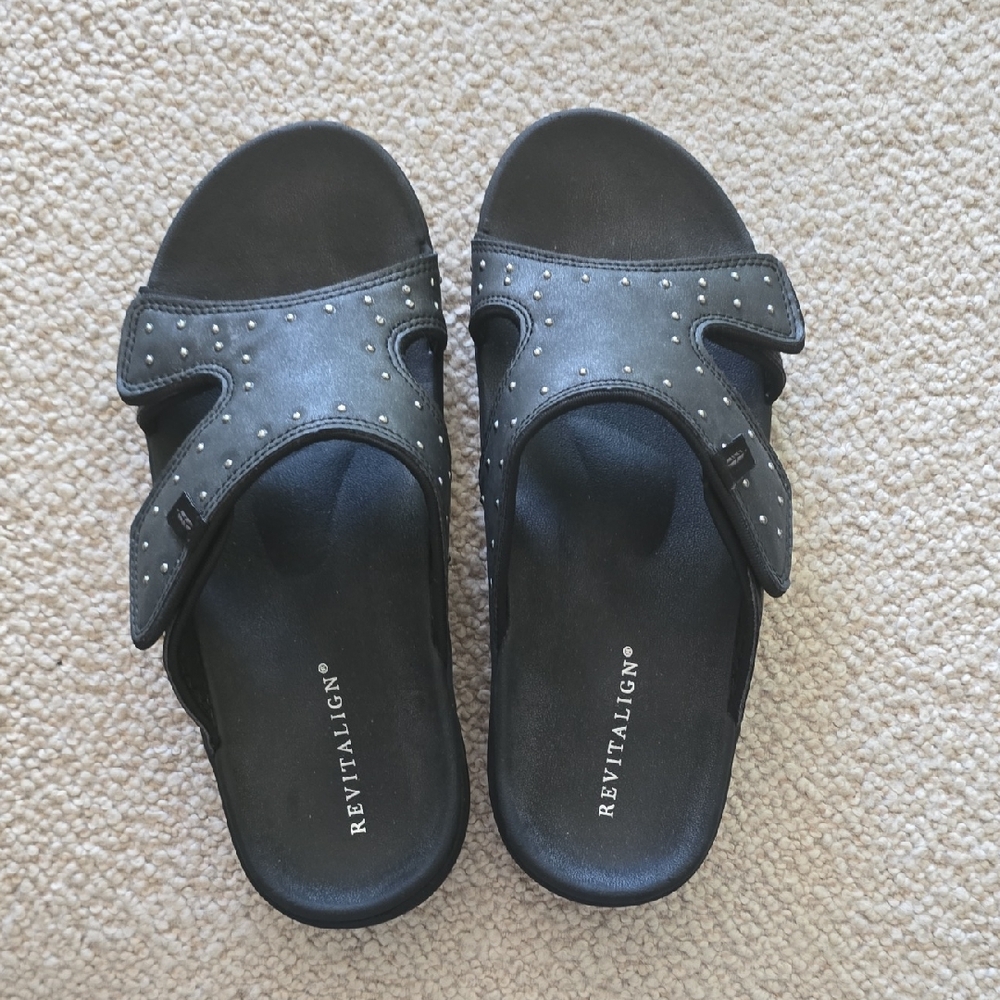 REVITALIGN Black Slide Sandals Comfortable Minimalist Design LIKE NEW! Sz 9